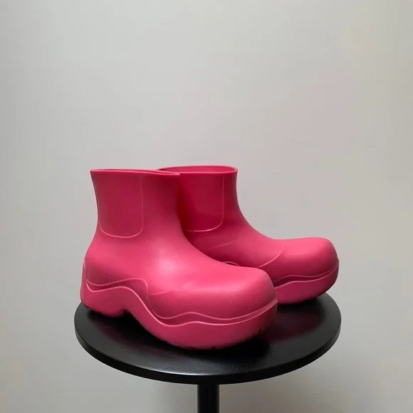 靴 Bottega Veneta puddle boots pink Bottega Veneta: Pink Puddle Boots | SSENSE